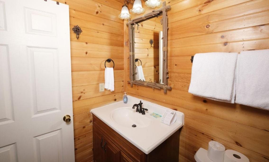 Villa Smoky View With A Twist à Pigeon Forge Extérieur photo