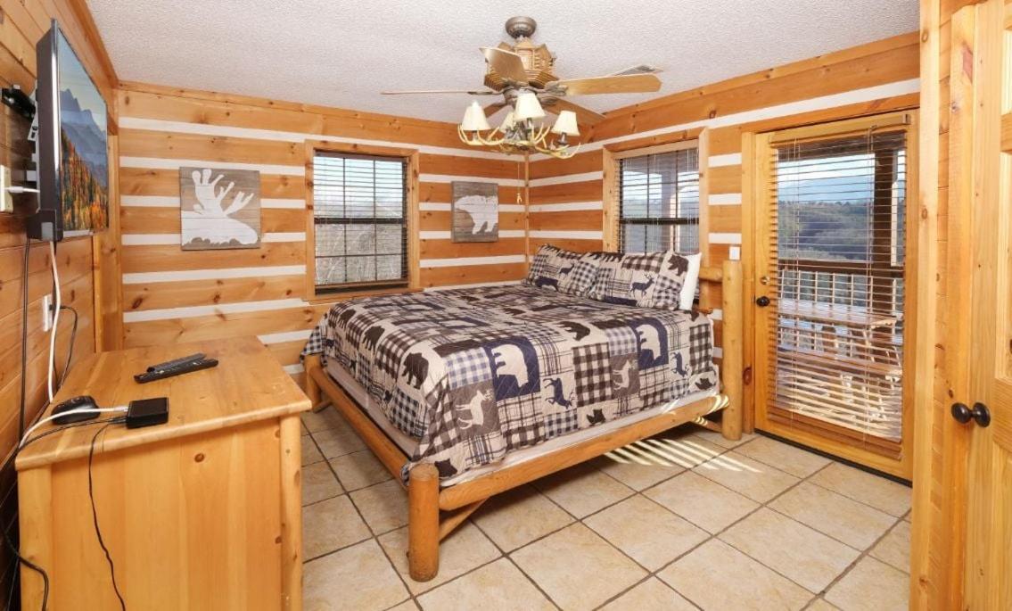 Villa Smoky View With A Twist à Pigeon Forge Extérieur photo